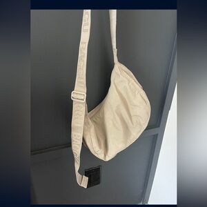 Baggu medium crescent bag in color dove